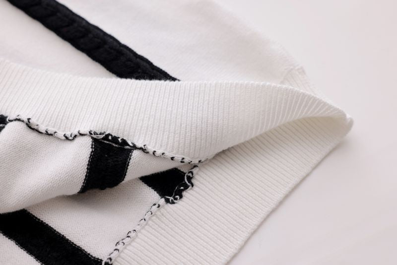 Small-Cable Knit - Black & White