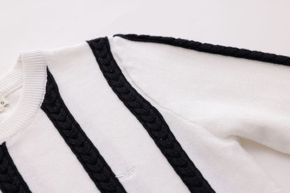 Small-Cable Knit - Black & White