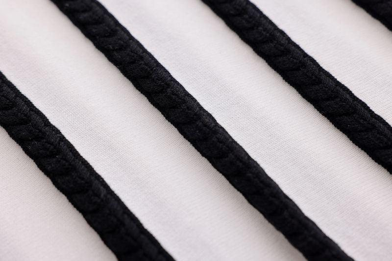 Small-Cable Knit - Black & White