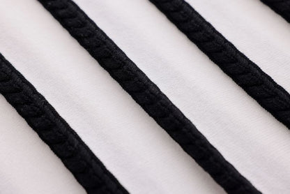 Small-Cable Knit - Black & White