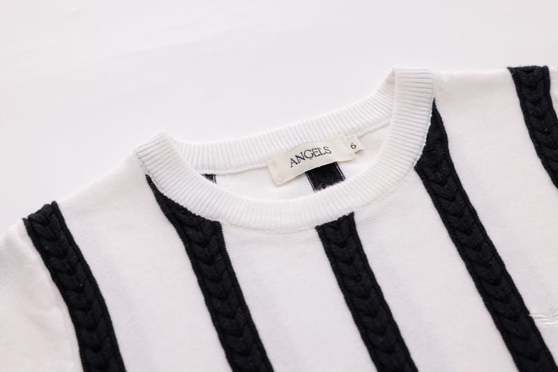Small-Cable Knit - Black & White
